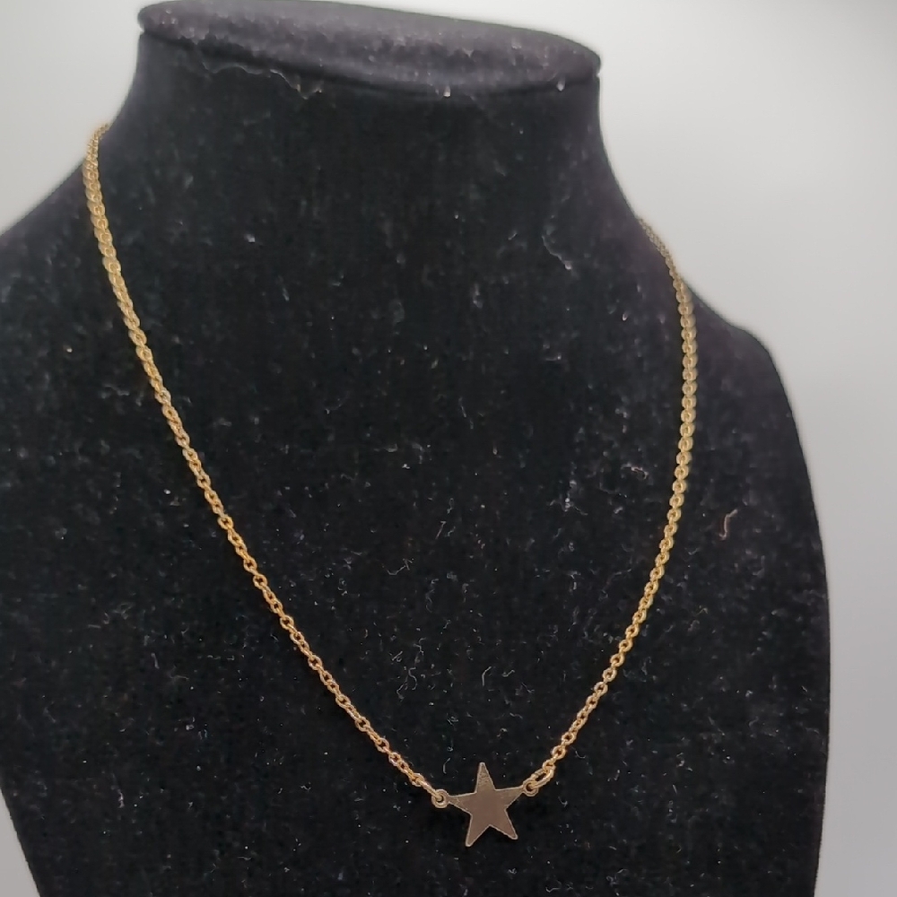 Gold Star Pendant Necklace
